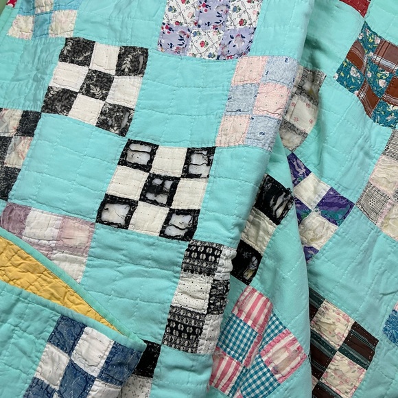 Vintage handstitched nine patch multicolored quilt 64 x 78 USA made - Picture 6 of 10